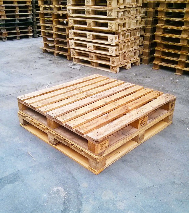 What is a Wulftec Pallet Stretcher Used For?